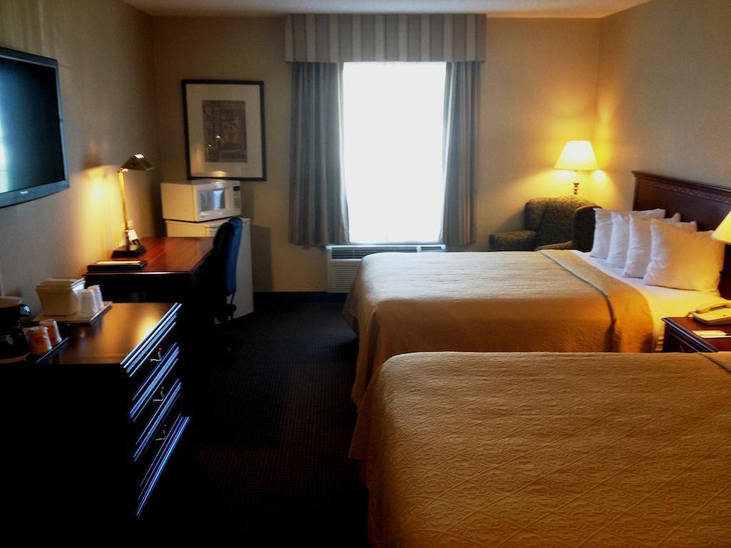 Quality Hotel & Suites וודסטוק מראה חיצוני תמונה